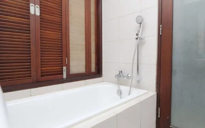Deluxe Tek Büyük veya İki Ayrı Yataklı Oda, Havuz Manzaralı