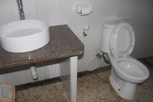 Tek Büyük Yataklı Oda (AC with Hot Water)