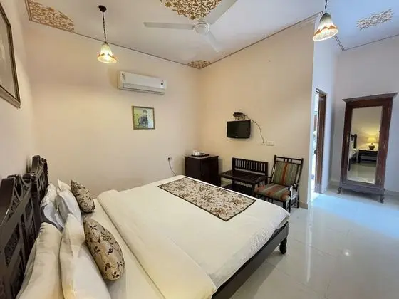 Deluxe Tek Büyük veya İki Ayrı Yataklı Oda, 1 Yatak Odası, Balkon, Avlu