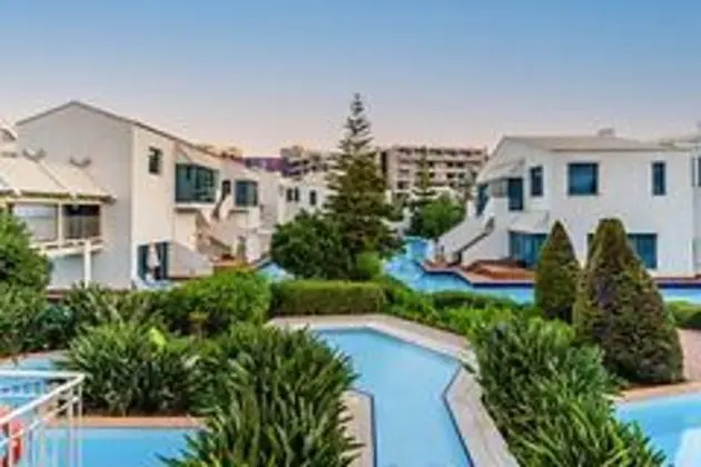 Deluxe Süperior Havuz Manzaralı