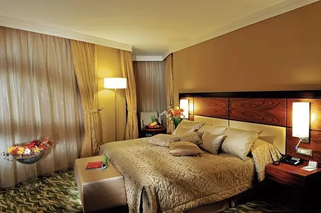Kara Manzaralı Senior Suite