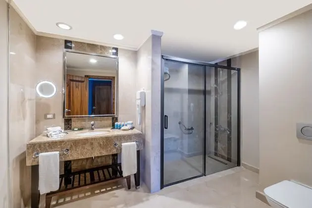 Senıor Suite Kara Manzaralı