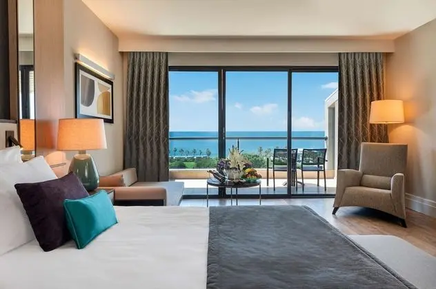 Deluxe Room, Sea Side