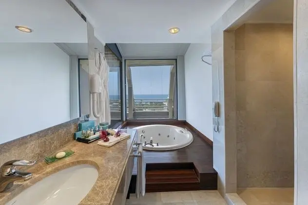 Jetted tub