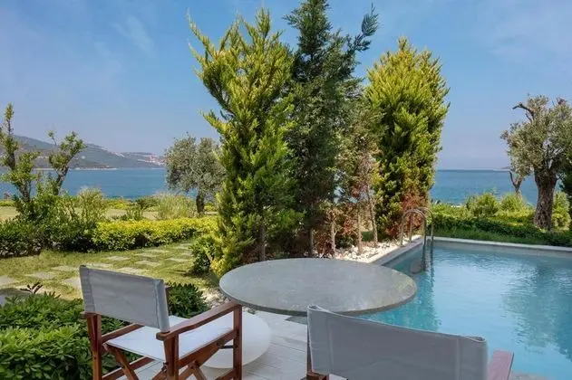 Junior Suite, Bahçe Manzaralı, Özel Havuzlu ve Bahçeli