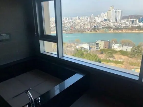 Lake view Junior Suite Twin(assigned in order of booking)