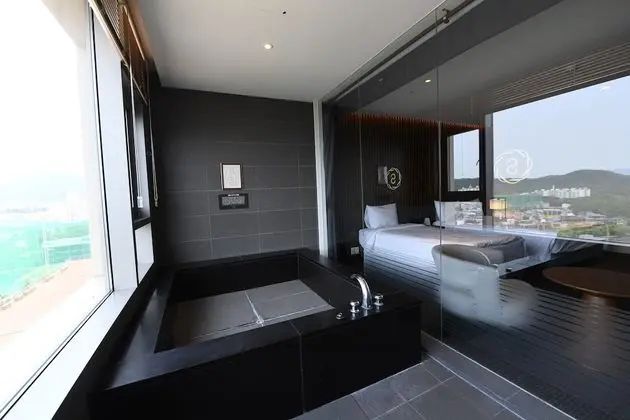 Lake view Junior Suite Twin(assigned in order of booking)