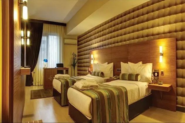 Üç Kişilik Oda, Şehir Manzaralı