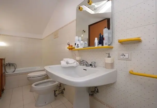 Standard Apart Daire, Birden Çok Yatak, 2 Banyolu, Bahçeli (Susy with lake view and pool)