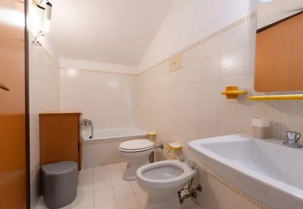 Standard Apart Daire, Birden Çok Yatak, 2 Banyolu, Bahçeli (Susy with lake view and pool)