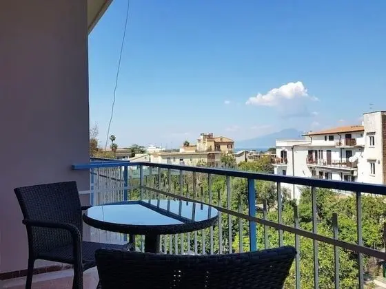 Classic Tek Büyük veya İki Ayrı Yataklı Oda, Balkon, Bahçe Manzaralı
