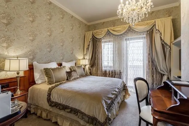 Deluxe Chic Parliament View Room
