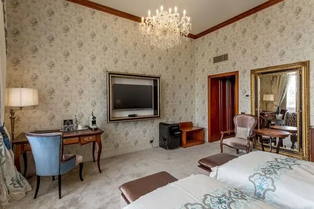 Deluxe Chic Parliament View Room
