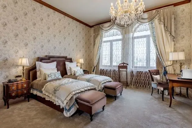 Deluxe Chic Parliament View Room