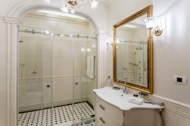 Deluxe Chic Parliament View Room