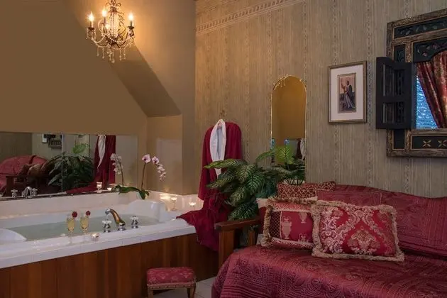Honeymoon Tek Büyük Yataklı Oda, 1 En Büyük (King) Boy Yatak ve Çekyat, Şömine, Bahçe Manzaralı