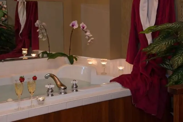 Honeymoon Tek Büyük Yataklı Oda, 1 En Büyük (King) Boy Yatak ve Çekyat, Şömine, Bahçe Manzaralı