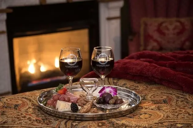 Honeymoon Tek Büyük Yataklı Oda, 1 En Büyük (King) Boy Yatak ve Çekyat, Şömine, Bahçe Manzaralı