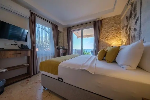 Standart Oda Balkonlu, Deniz ve Havuz Manzaralı, Balkonlu