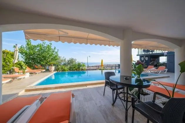 Suite, Deniz ve Havuz Manzaralı, Havuz Bağlantılı