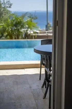 Suite, Deniz ve Havuz Manzaralı, Havuz Bağlantılı