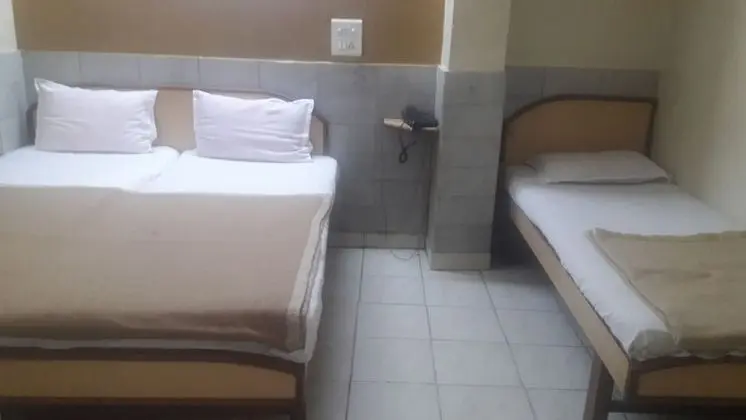 Basic Tek Büyük Yataklı Oda