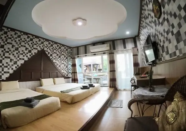 Deluxe Room with Pool Access