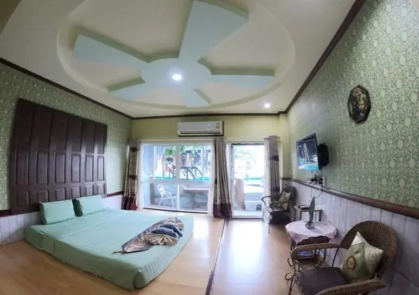 Deluxe Room with Pool Access