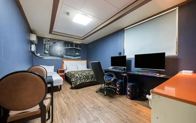 Oda (No-hard double PC room (Netflix is av)