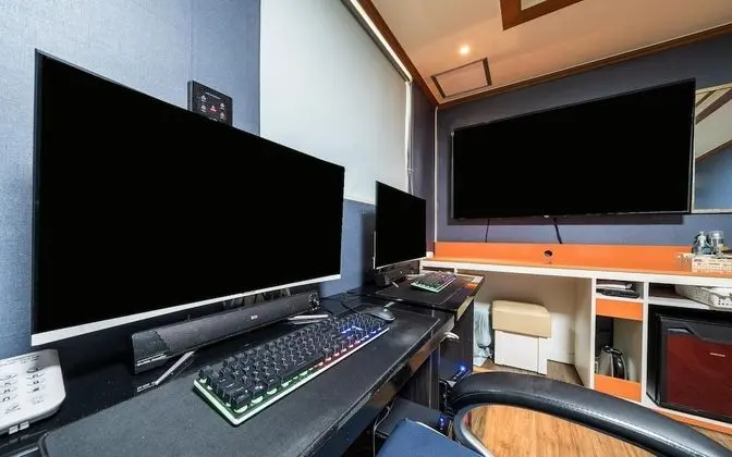 Oda (No-hard double PC room (Netflix is av)
