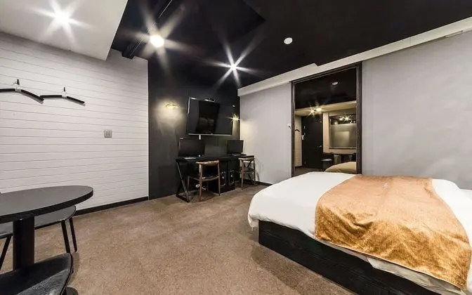 Oda (VIP Movie Room-70" large TV topp)