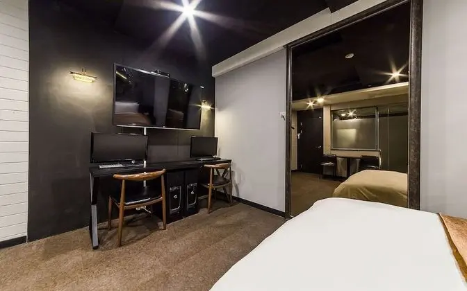 Oda (VIP Movie Room-70" large TV topp)
