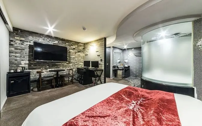 Oda (VIP Movie Room-70" large TV topp)