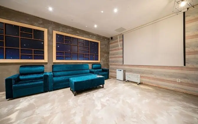 Oda (Cinema Triple Party Room (65-inch Sma)