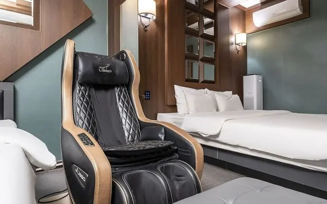 Oda (Suite (massage chair styler high-end )