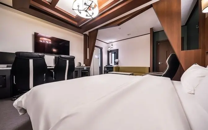 Oda (Suite (massage chair styler high-end )