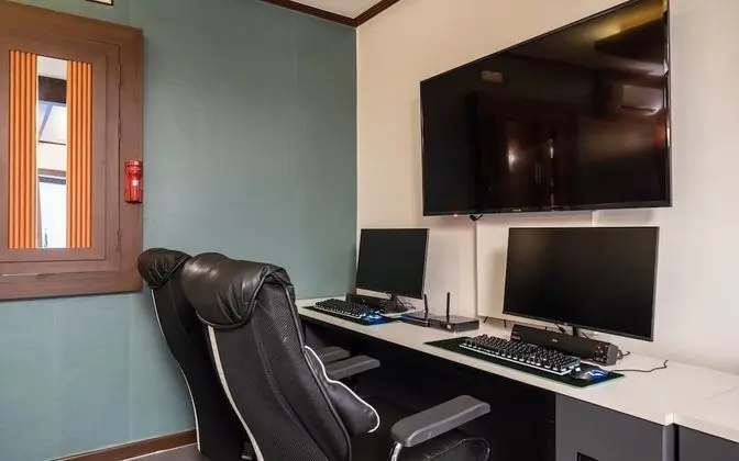 Oda (Suite (massage chair styler high-end )