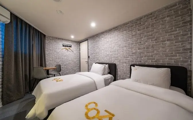 Oda (Twin - Yeonmudong single room (two be)