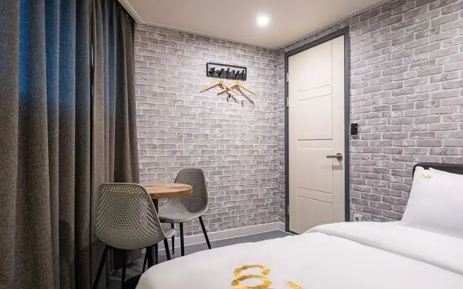 Oda (Twin - Yeonmudong single room (two be)