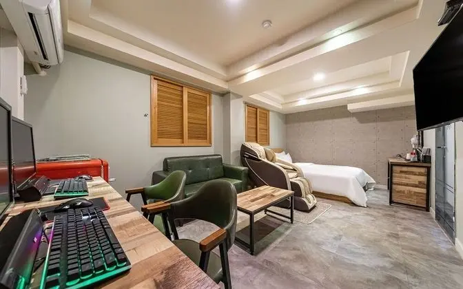Oda (Deluxe rooms (no hard 2pc / available)