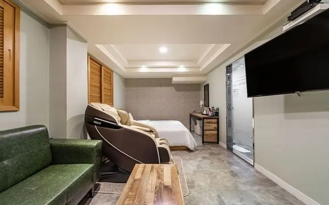 Oda (Deluxe rooms (no hard 2pc / available)