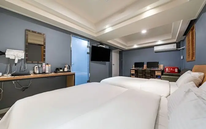 Oda (Deluxe twin room (no hard 2pc / avail)