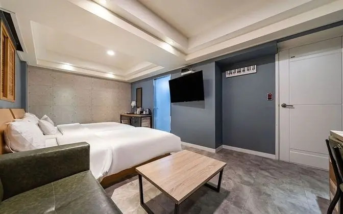 Oda (Deluxe twin room (no hard 2pc / avail)
