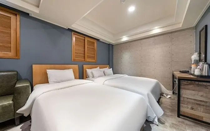 Oda (Deluxe twin room (no hard 2pc / avail)