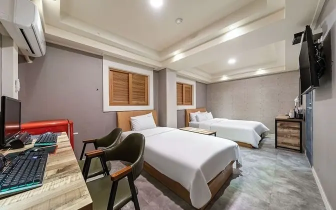 Oda (Deluxe twin room (no hard 2pc / avail)