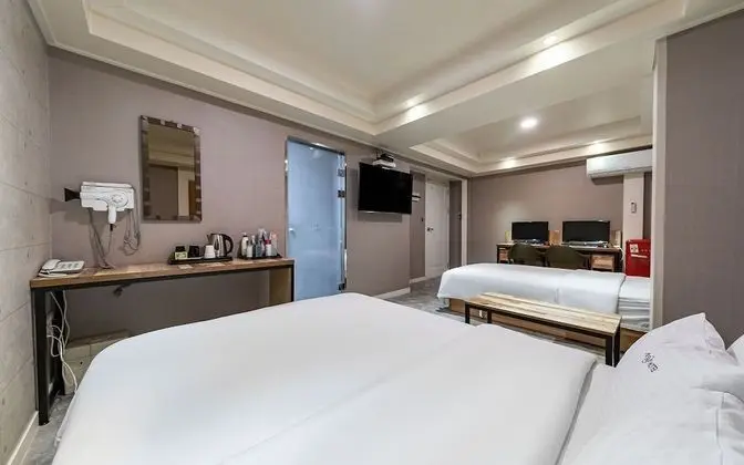 Oda (Deluxe twin room (no hard 2pc / avail)