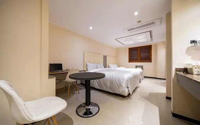 Oda (Twin suite (two double beds))