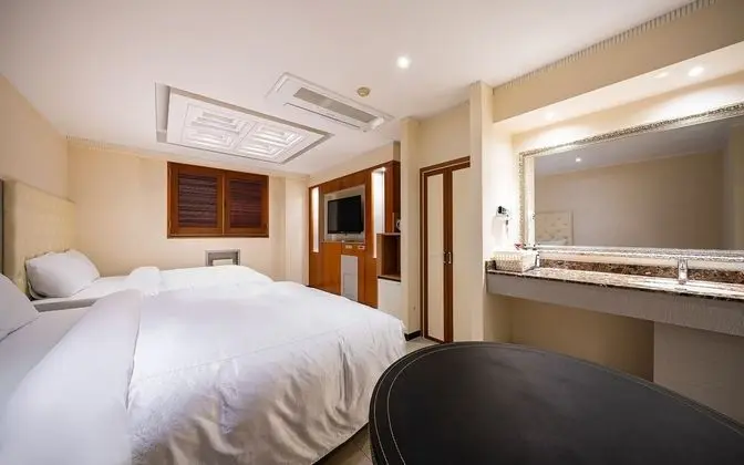 Oda (Twin suite (two double beds))