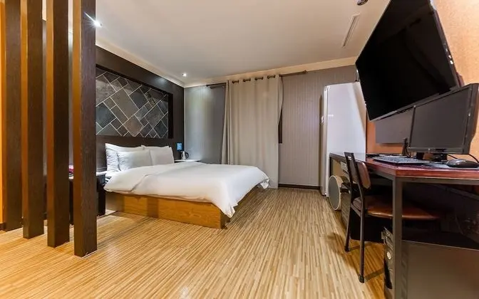 Oda (Semi-private room (Netflix and styler)