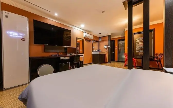 Oda (Semi-private room (Netflix and styler)